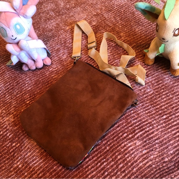 NWOT Eeveelution Crossbody Bag - Picture 4 of 5